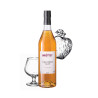 Bouteille de Calvados VSOP Maison Briottet 40% vol., 70 cl, avec verre de dégustation et illustrations de pommes.