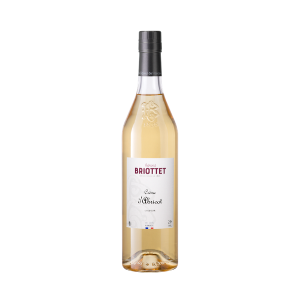 Bouteille de Crème d'Abricot Maison Briottet, liqueur 25% vol., 70cl, sur fond d'illustration de fruit abricot