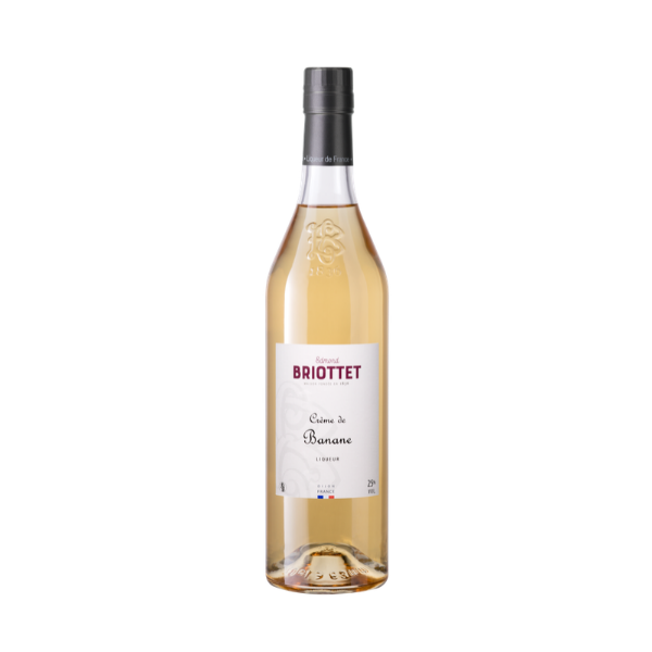 Bouteille de Crème de banane Maison Briottet, liqueur 25% vol., 70cl, sur fond d'illustration de banane et feuille