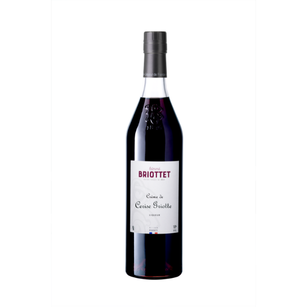 Bouteille de Crème de Cerise griotte Maison Briottet, liqueur 18% vol., 70cl, sur fond d'illustration de feuilles et de cerise