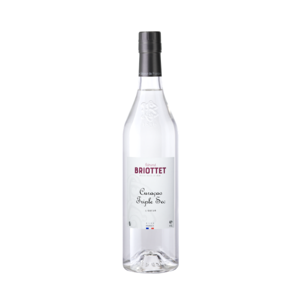 Bouteille de Liqueur de curacao Triple Sec Maison Briottet, liqueur 40% vol., 70cl, sur fond d'illustration d'orange
