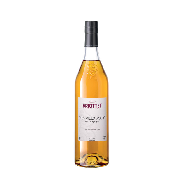 Bouteille de Très Vieux Marc de Bourgogne  Maison Briottet, alcool 43% vol., 70cl, avec deux verres cocktails avec glaçons
